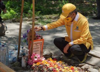Taufan Pawe ziarah kubur