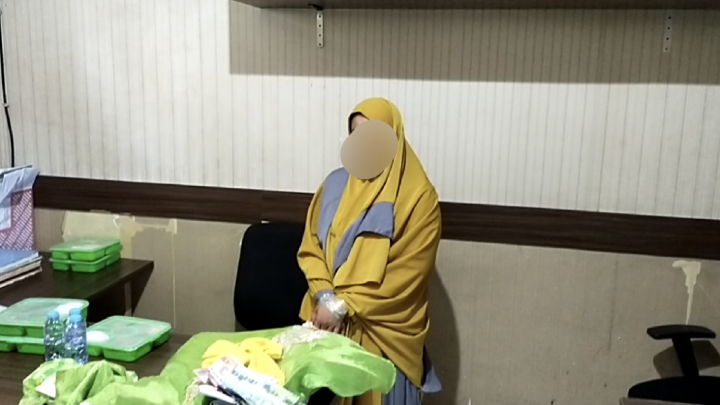 S menggasak sejumlah uang jutaan rupiH milik korbannya di acara pengantin