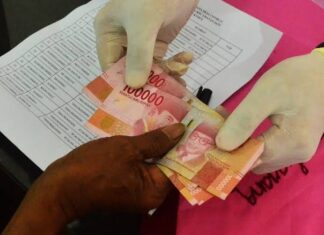 tergiur dengan bantuan, warga Pinrang nekat serahkan KTP kepada pria yang tidak di ketahui identitasnya