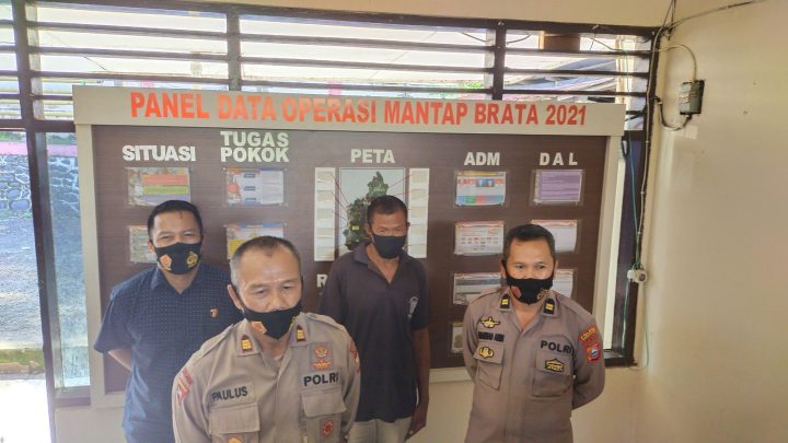 pelaku pembacokan akibat tidak di respon saat ngobrol