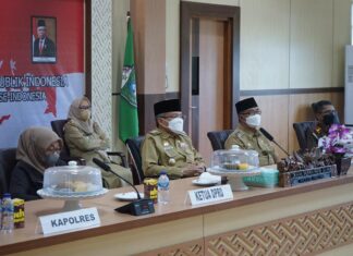 Wali Kota Parepare Taufan Pawe mengikuti pengarahan Presiden RI