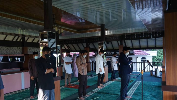 Forkopimda Parepare Kompak Salat Idul Adha di Rumah Pemkot Parepare