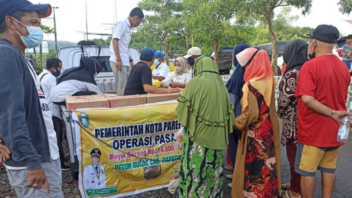 Jaga Pasokan Minyak Goreng Terkendali, Pemkot Parepare Gandeng Bulog Gelar Operasi Pasar Kota Parepare