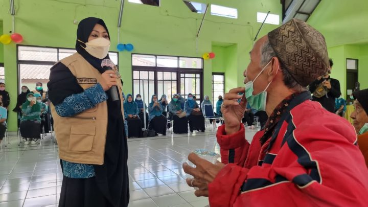 Momentum HLUN, Erna Rasyid Taufan Sambangi Panti Jompo Kota Parepare, Ini yang Dilakukan