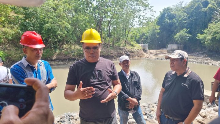 Momentum Libur Tahun Baru, Direktur PAM Tirta Karajae Parepare Pantau Debit Air di Sungai Karajae Pemkot Parepare