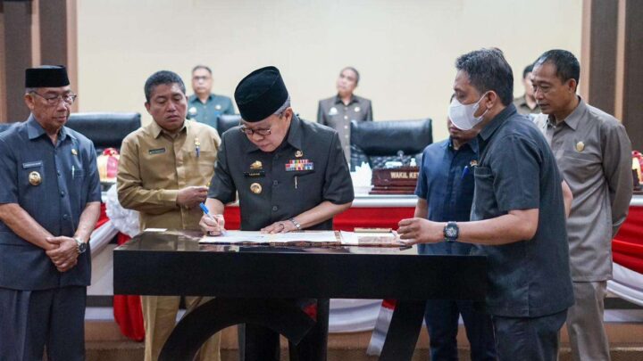 Taufan Pawe Sampaikan Rekomendasi LKPJ Wali Kota Tahun Anggaran 2022 di Depan Anggota DPRD Parepare Pemkot Parepare