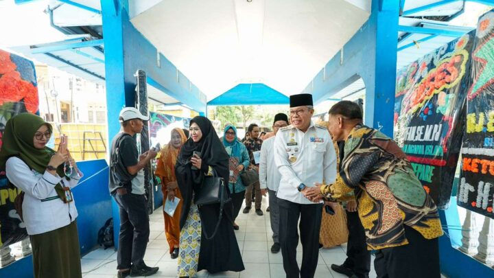 Disupport Sejumlah Kolega, Erna Rasyid Taufan Kebanjiran Karangan Bunga Saat Promosi Doktoral Pemkot Parepare
