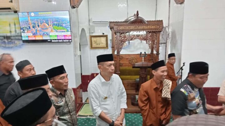 Penjabat Wali Kota Parepare dan Penjabat Gubernur Sulsel Silaturahim Bersama Jamaah Serta Shalat Jumat di Masjid Raya Pemkot Parepare