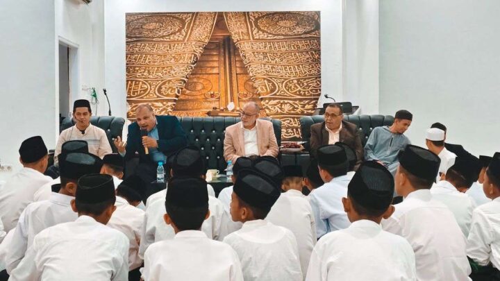 Masjid Modern Kurir Langit