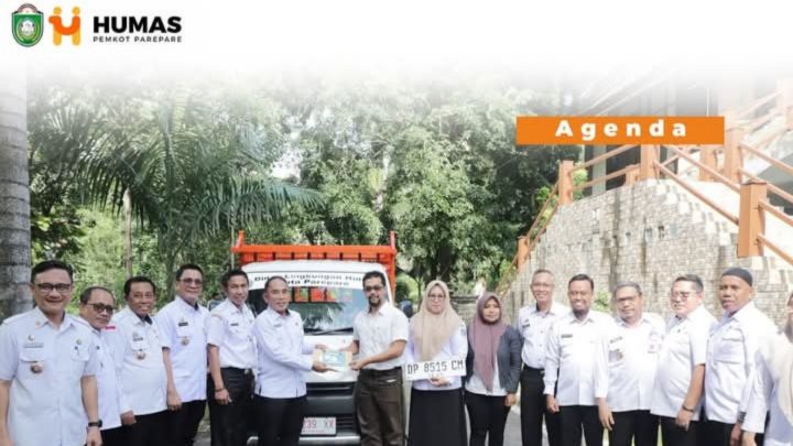 Pemkot Parepare Terima Bantuan Satu Unit Kendaraan Sampah Kota Parepare