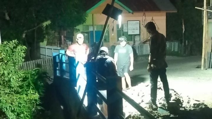 PAM Tirta Karajae Lakukan Perbaikan Saluran Air Hingga Malam PAM Tirta Karajae