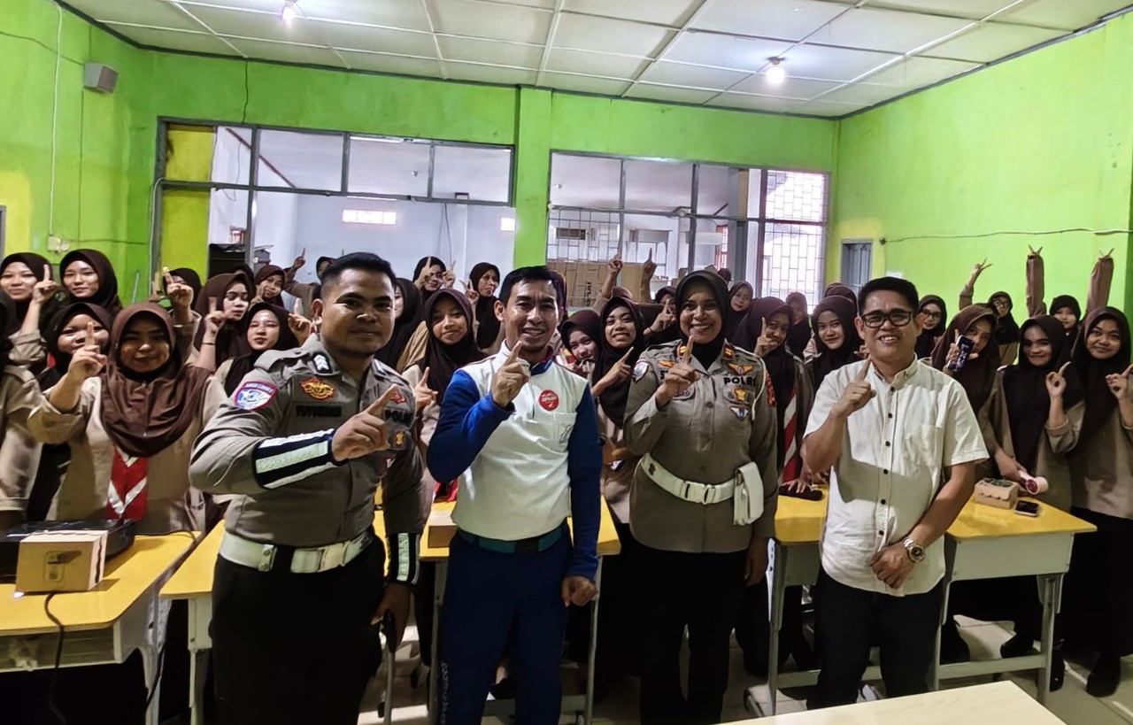 Tekan Angka Lakalantas, Astra Motor Sulsel Edukasi Safety Riding Siswa SMKN 3 Parepare