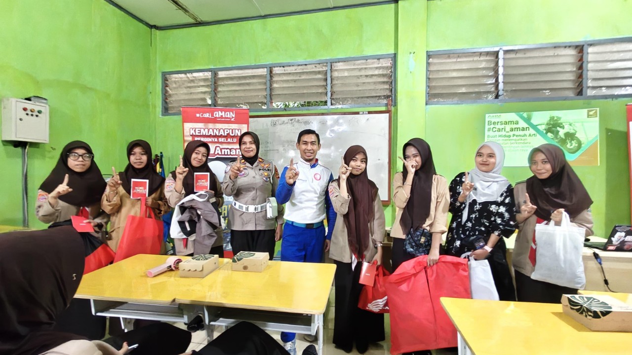 Tekan Angka Lakalantas, Astra Motor Sulsel Edukasi Safety Riding Siswa SMKN 3 Parepare
