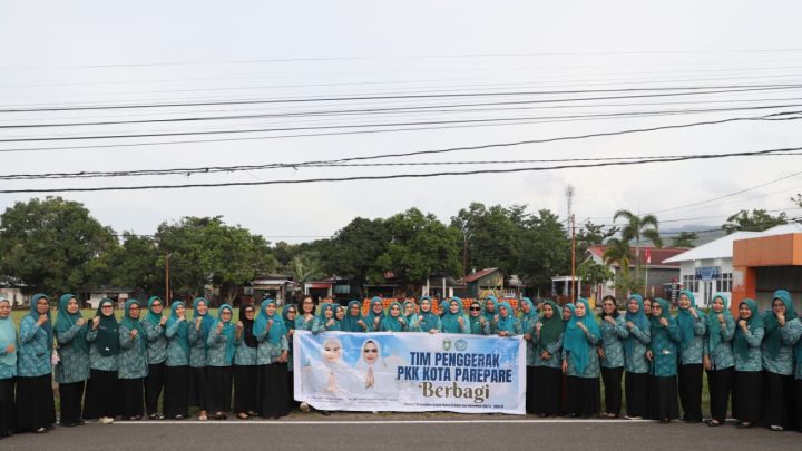 Ramadan Penuh Berkah, PKK Parepare Serentak Bagikan Takjil dan Gelar Amaliyah di Auditorium BJ Habibie Kota parepare
