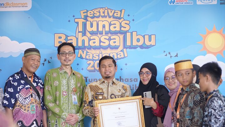 Revitalisasi bahasa daerah