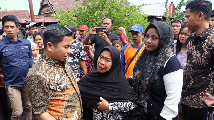 Tinjau Lokasi Kebakaran, Tasming Hamid Imbau Warga Waspada Ancaman Kebakaran di Musim Kemarau Pemkot Parepare